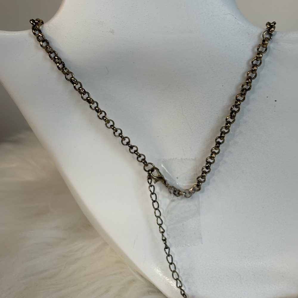 Elegant Green and Gold Statement Necklace - Picture 4 of 6